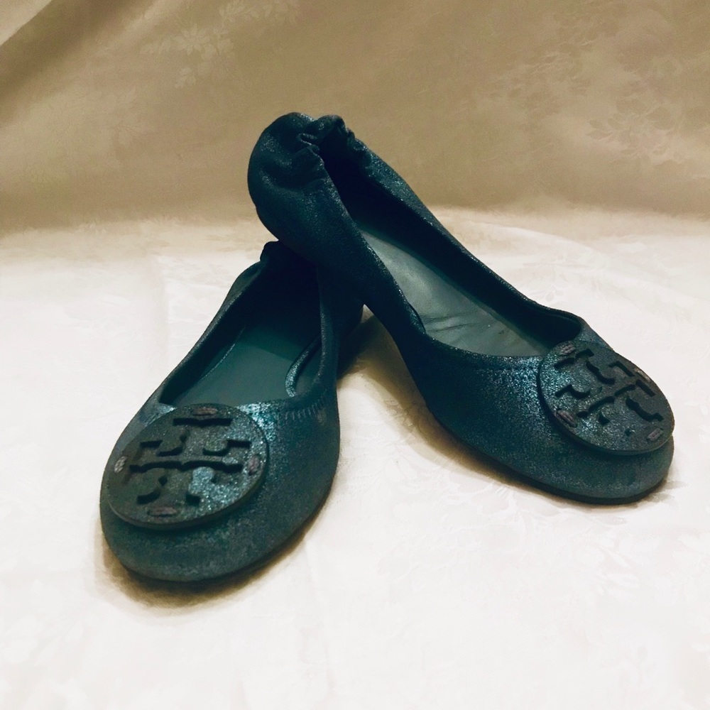 Tory Burch - teal color flat shoe.
